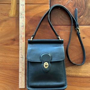 Vintage 80-90’s Coach crossbody